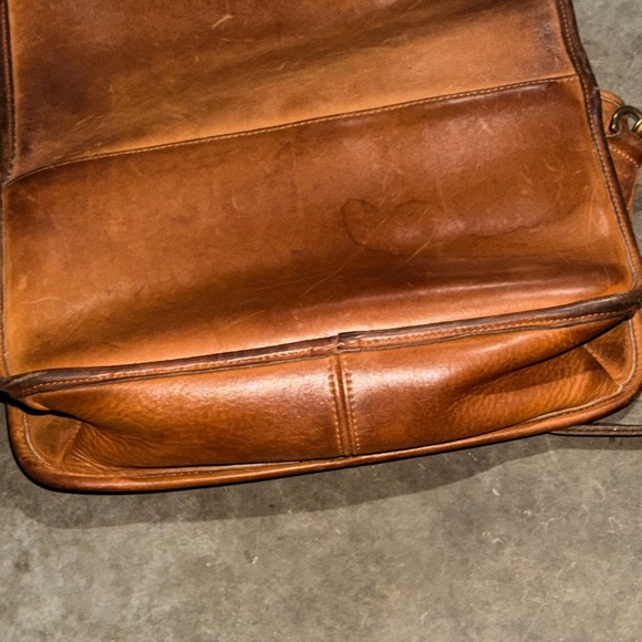 Coach Vintage Glove-Tanned Leather Turn Lock Crossbody Purse NYC Era - Picture 7 of 7